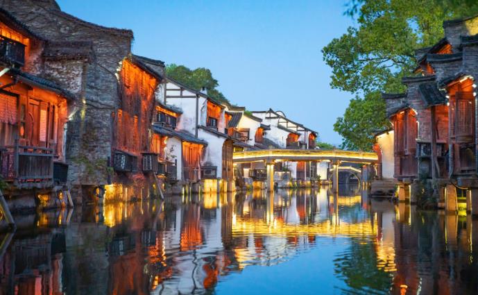 &ldquo;旅游+夜市&rdquo;激活小镇夜经济 乌镇如意桥夜市迎客